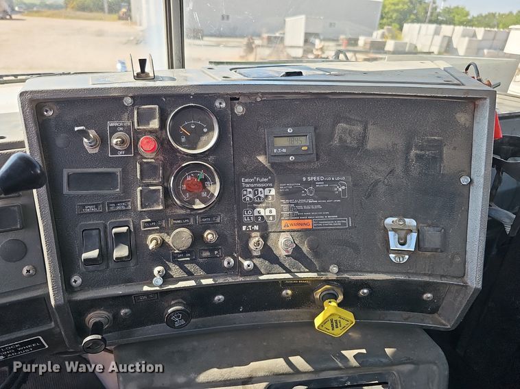 image for item DQ1089 2000 Mack RD690S  ready mix truck