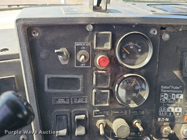 image for item DQ1089 2000 Mack RD690S  ready mix truck