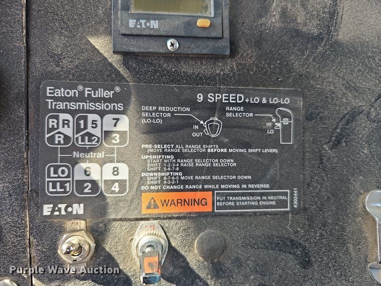 image for item DQ1089 2000 Mack RD690S  ready mix truck