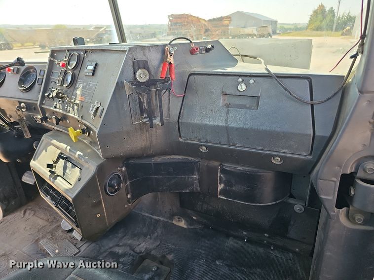 image for item DQ1089 2000 Mack RD690S  ready mix truck