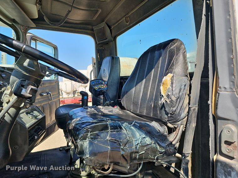 image for item DQ1089 2000 Mack RD690S  ready mix truck