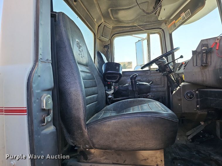 image for item DQ1089 2000 Mack RD690S  ready mix truck