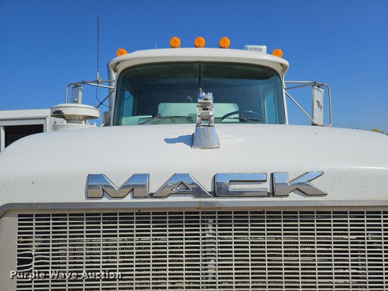 image for item DQ1089 2000 Mack RD690S  ready mix truck