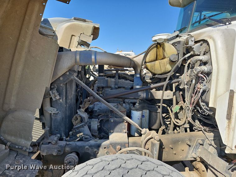 image for item DQ1089 2000 Mack RD690S  ready mix truck
