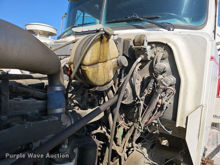 image for item DQ1089 2000 Mack RD690S  ready mix truck