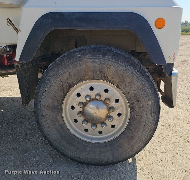 image for item DQ1089 2000 Mack RD690S  ready mix truck