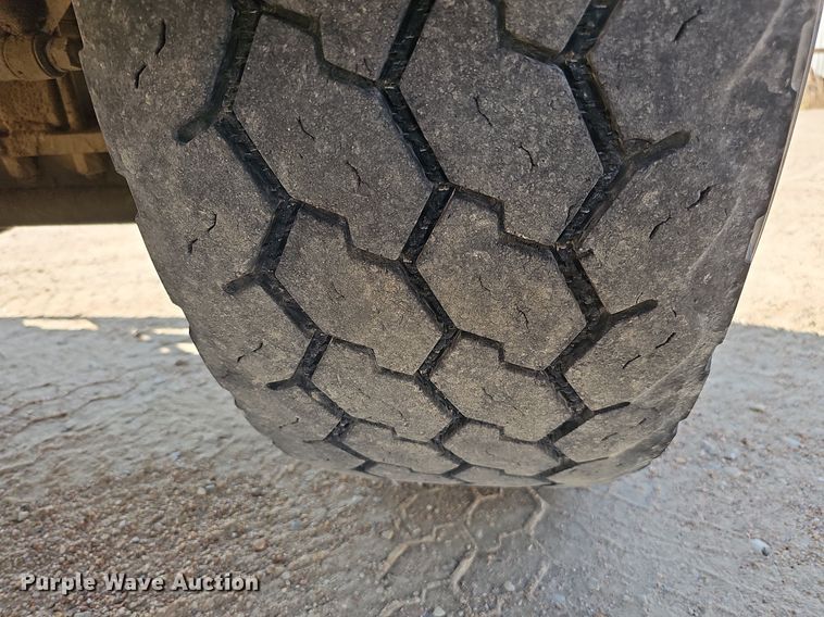 image for item DQ1089 2000 Mack RD690S  ready mix truck