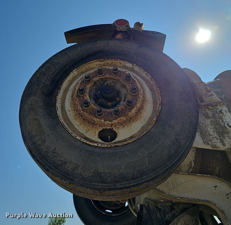 image for item DQ1089 2000 Mack RD690S  ready mix truck
