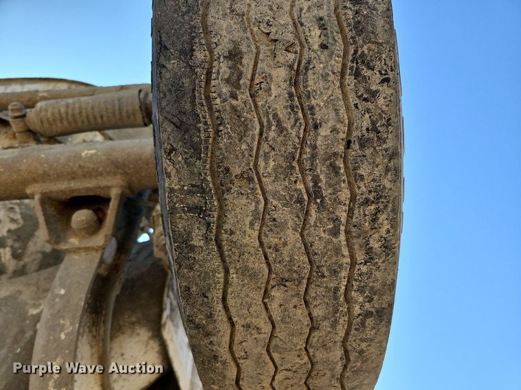 image for item DQ1089 2000 Mack RD690S  ready mix truck