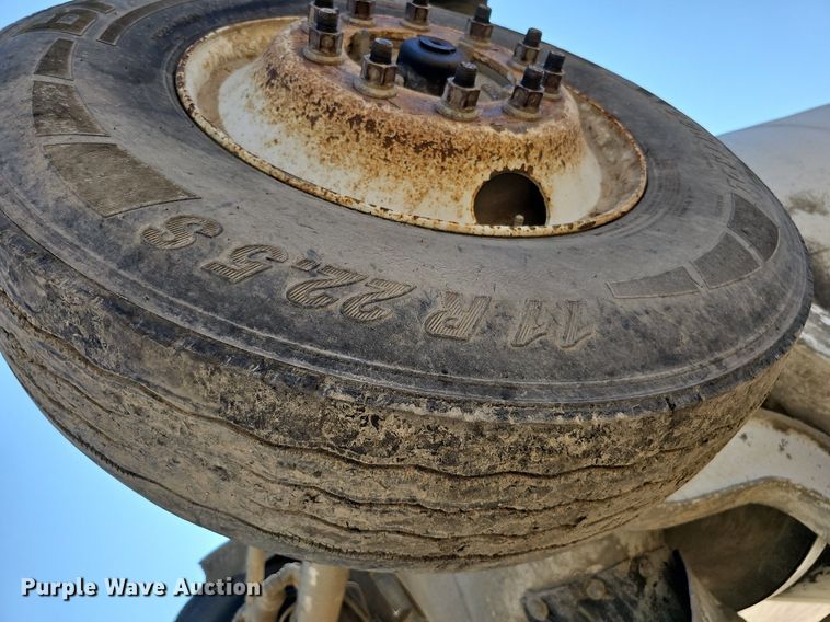 image for item DQ1089 2000 Mack RD690S  ready mix truck