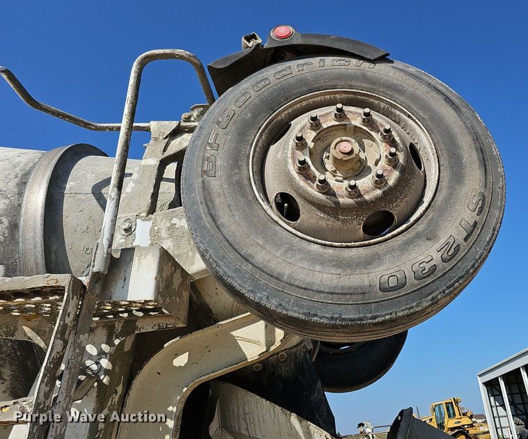 image for item DQ1089 2000 Mack RD690S  ready mix truck
