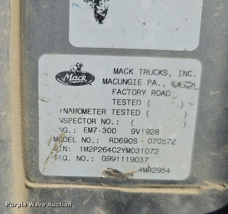 image for item DQ1089 2000 Mack RD690S  ready mix truck