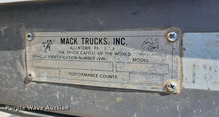 image for item DQ1089 2000 Mack RD690S  ready mix truck