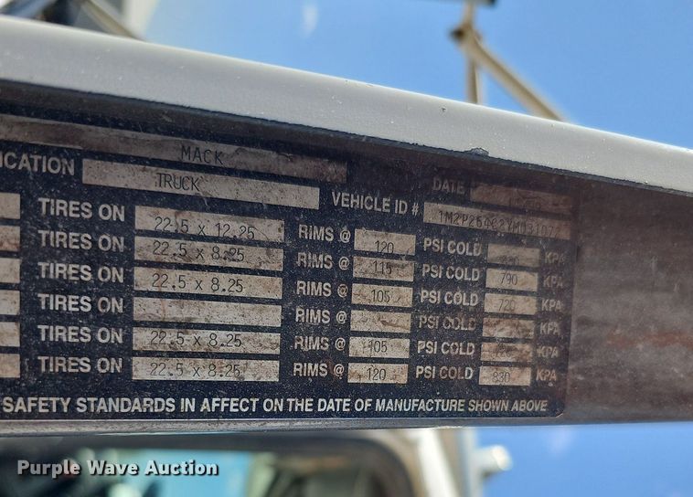 image for item DQ1089 2000 Mack RD690S  ready mix truck