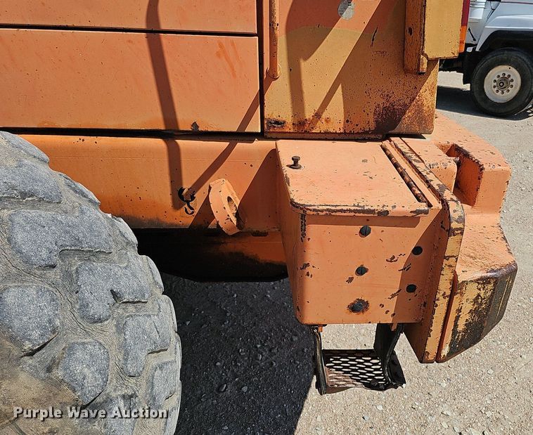 image for item DQ1090 1995 Fiat-Allis FR130.2  wheel loader