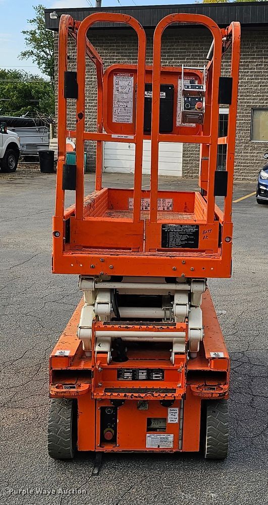 image for item DQ1107 2017 Snorkel S3219E  scissor lift