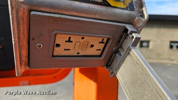 image for item DQ1107 2017 Snorkel S3219E  scissor lift