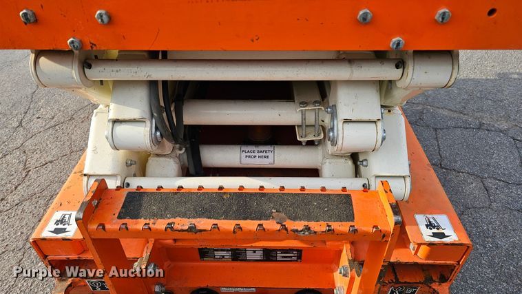 image for item DQ1107 2017 Snorkel S3219E  scissor lift