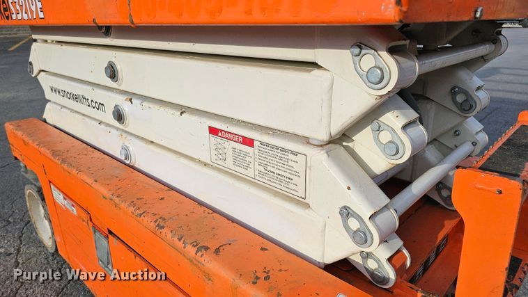 image for item DQ1107 2017 Snorkel S3219E  scissor lift