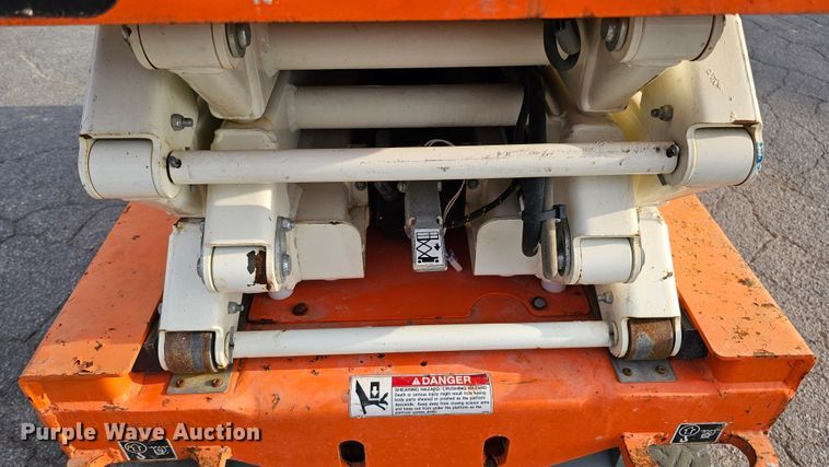 image for item DQ1107 2017 Snorkel S3219E  scissor lift