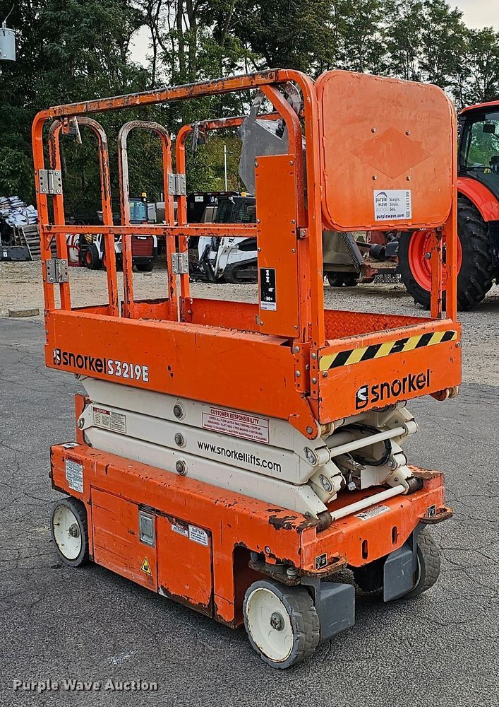 image for item DQ1108 2016 Snorkel S3219E  scissor lift