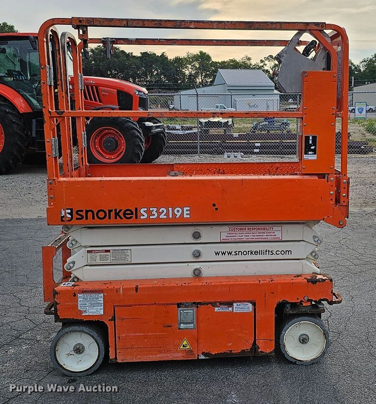 image for item DQ1108 2016 Snorkel S3219E  scissor lift