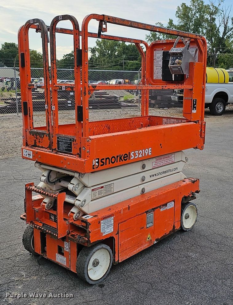 image for item DQ1108 2016 Snorkel S3219E  scissor lift