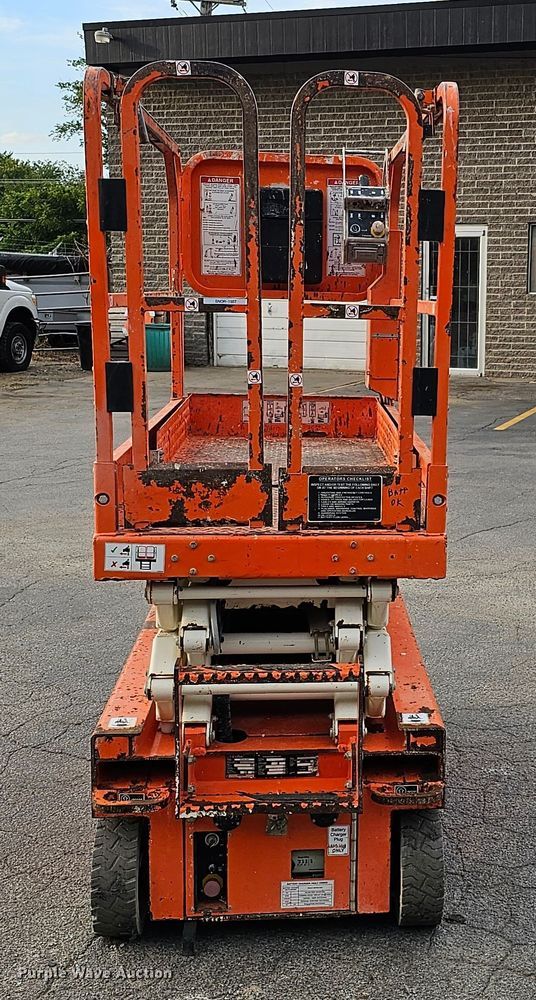 image for item DQ1108 2016 Snorkel S3219E  scissor lift