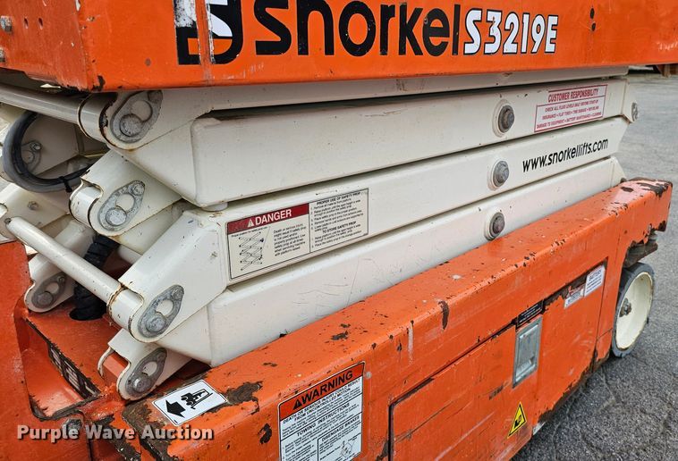 image for item DQ1108 2016 Snorkel S3219E  scissor lift