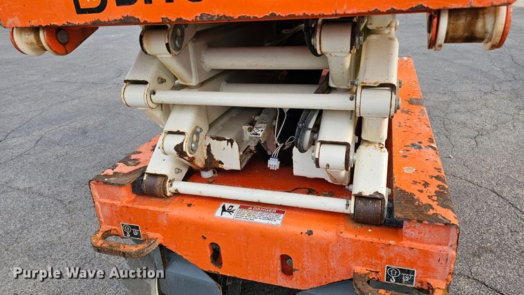 image for item DQ1108 2016 Snorkel S3219E  scissor lift