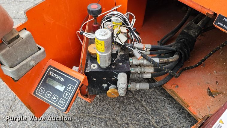 image for item DQ1108 2016 Snorkel S3219E  scissor lift