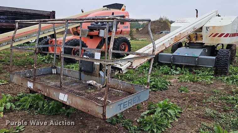 image for item DQ1161 1999 Terex TB44  boom lift