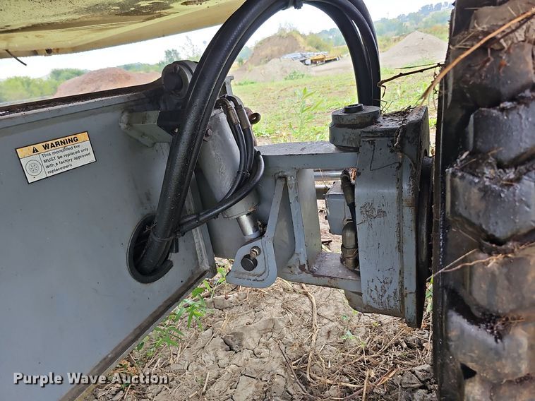 image for item DQ1161 1999 Terex TB44  boom lift