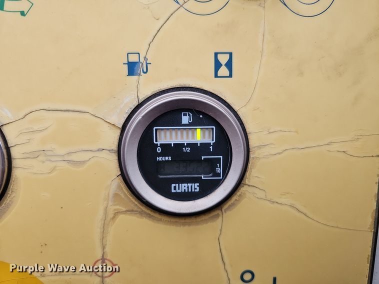 image for item DQ1161 1999 Terex TB44  boom lift