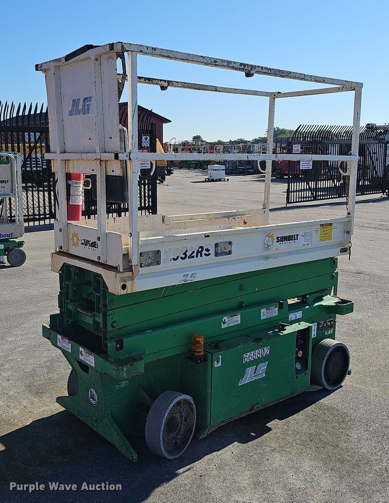 image for item DQ1166 2014 JLG Industries 1932RS  scissor lift