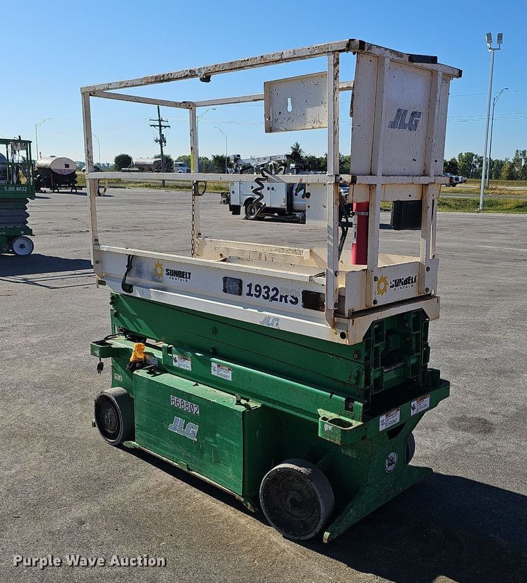 image for item DQ1166 2014 JLG Industries 1932RS  scissor lift