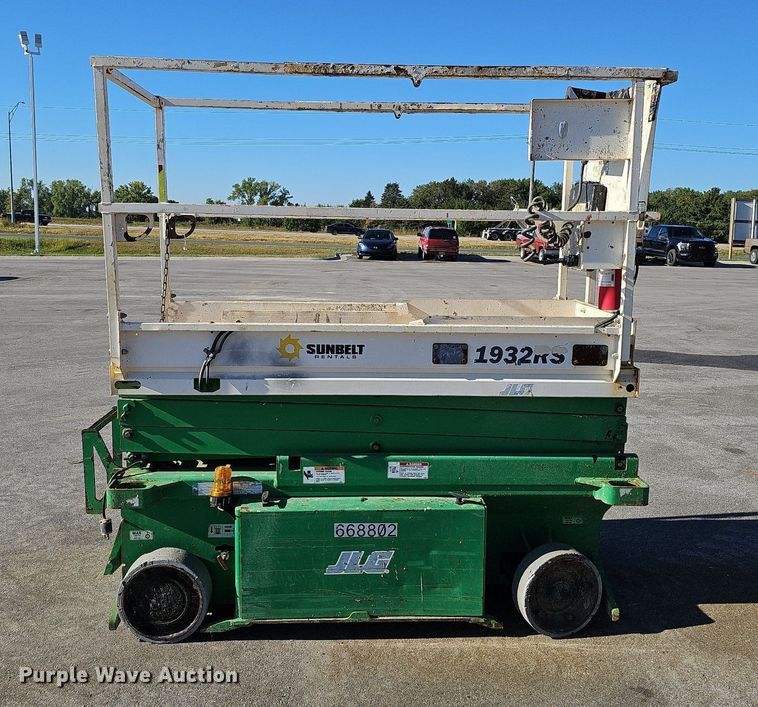 image for item DQ1166 2014 JLG Industries 1932RS  scissor lift