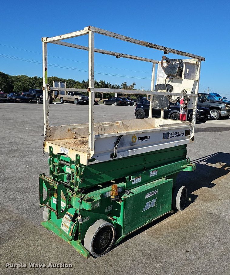 image for item DQ1166 2014 JLG Industries 1932RS  scissor lift