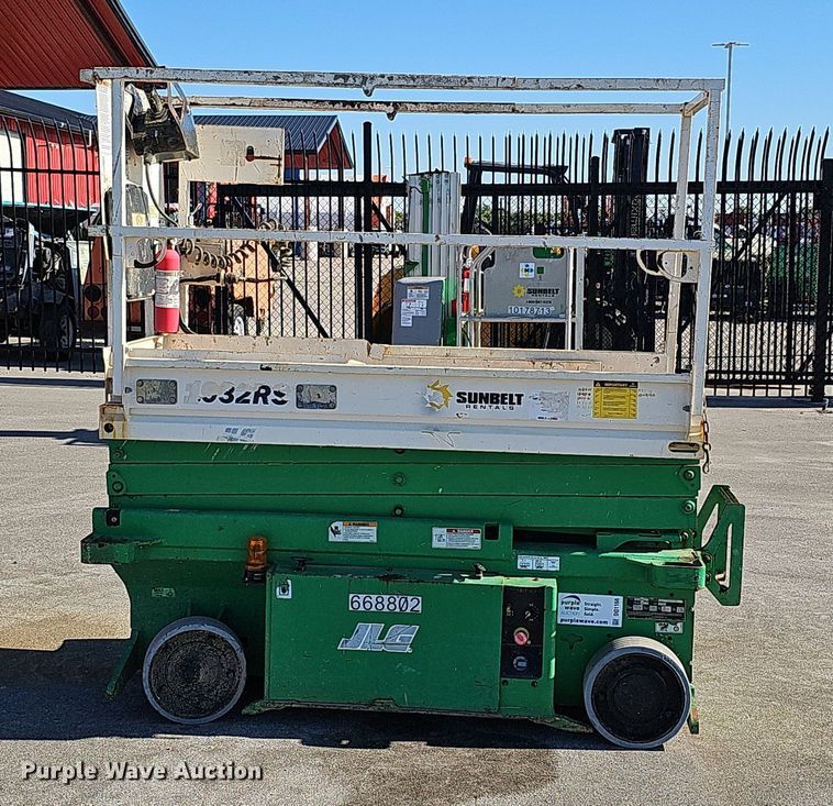 image for item DQ1166 2014 JLG Industries 1932RS  scissor lift