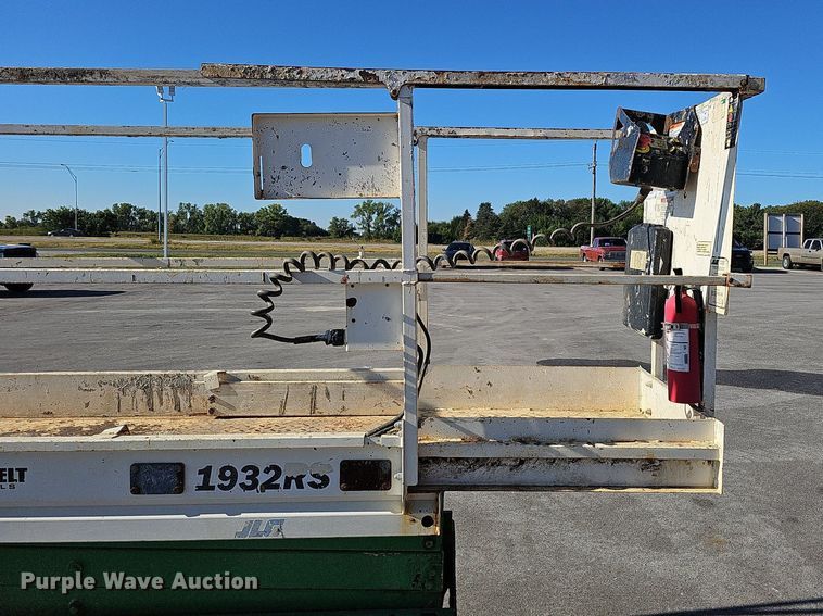 image for item DQ1166 2014 JLG Industries 1932RS  scissor lift