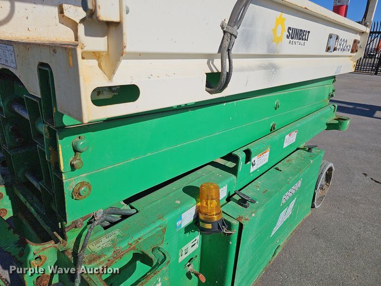 image for item DQ1166 2014 JLG Industries 1932RS  scissor lift