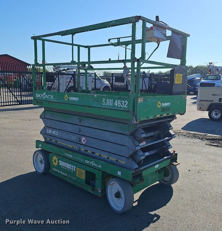 image for item DQ1167 2012 Skyjack SJIII 4632  scissor lift