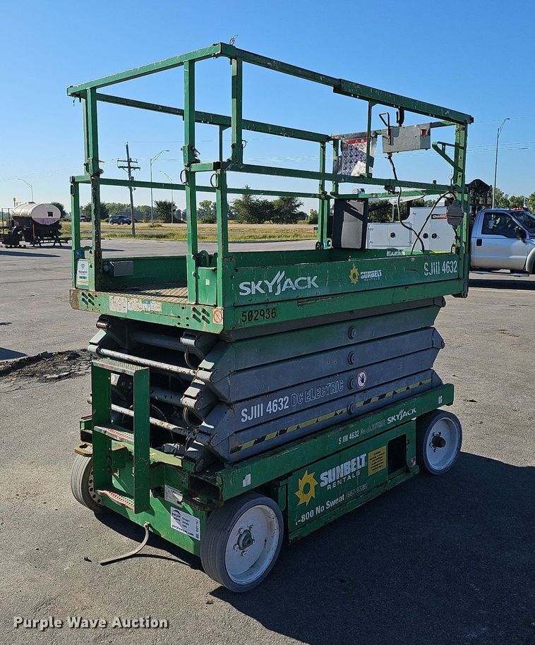 image for item DQ1167 2012 Skyjack SJIII 4632  scissor lift