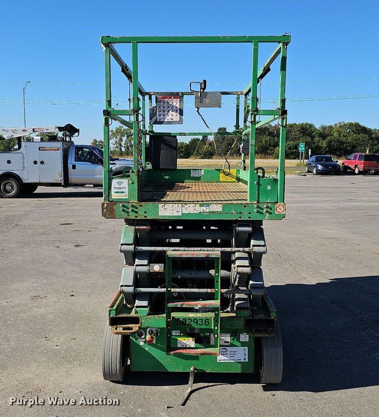image for item DQ1167 2012 Skyjack SJIII 4632  scissor lift