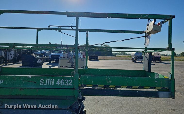 image for item DQ1167 2012 Skyjack SJIII 4632  scissor lift
