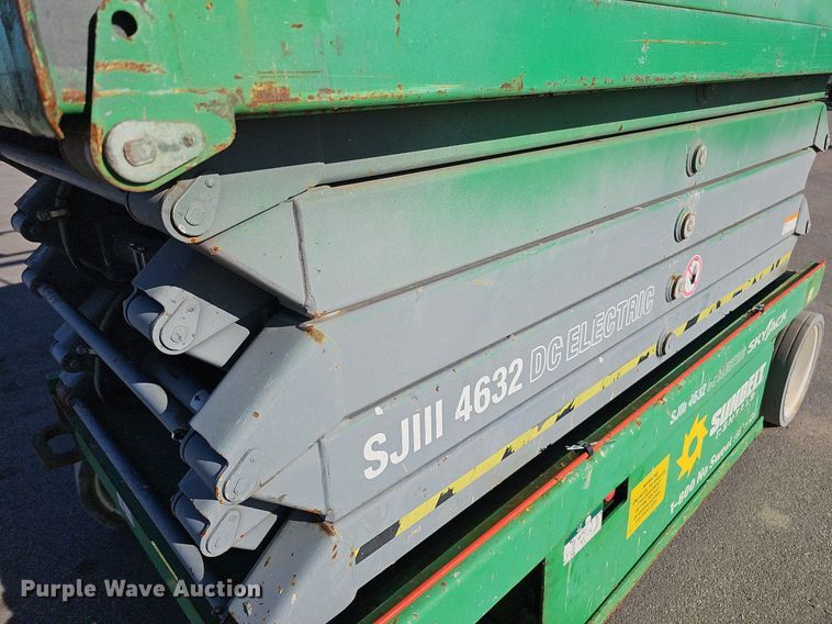 image for item DQ1167 2012 Skyjack SJIII 4632  scissor lift