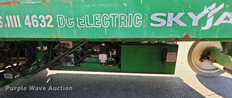 image for item DQ1167 2012 Skyjack SJIII 4632  scissor lift