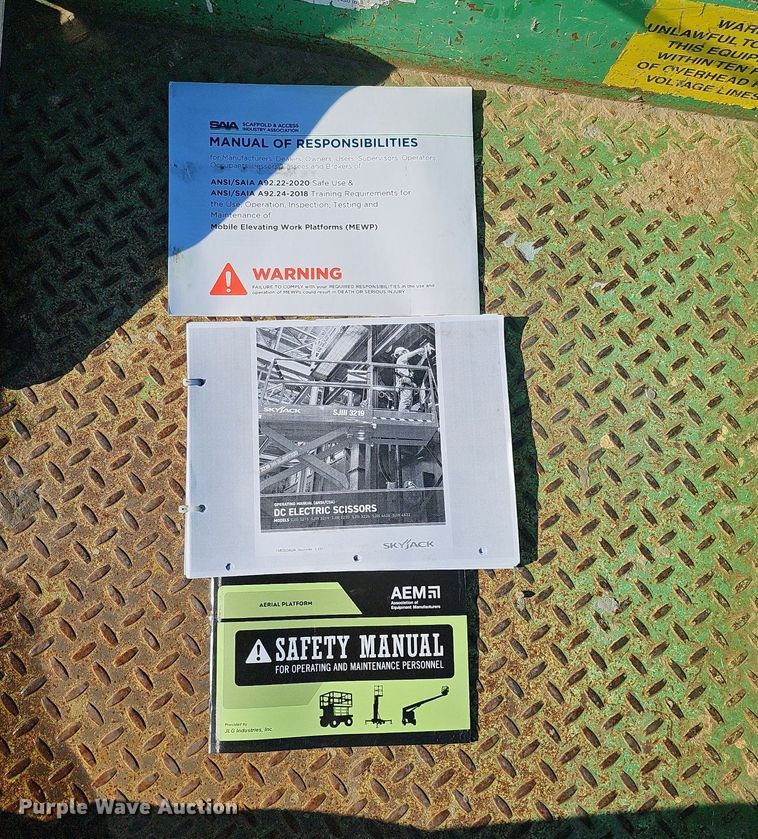 image for item DQ1167 2012 Skyjack SJIII 4632  scissor lift