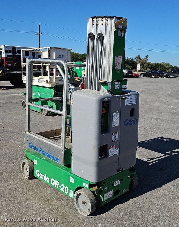 image for item DQ1169 2019 Genie GR-20  vertical lift