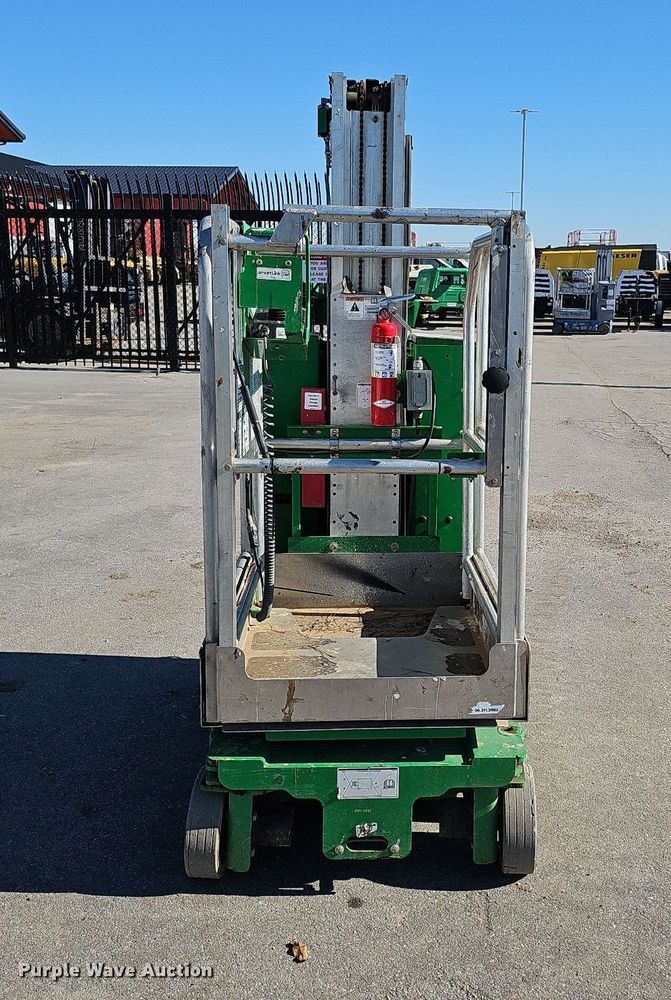 image for item DQ1169 2019 Genie GR-20  vertical lift